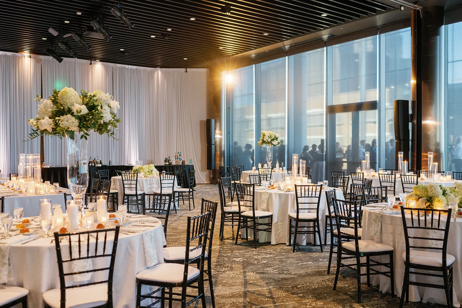 Seated dinner for a wedding at Elevate at One Campus Martius